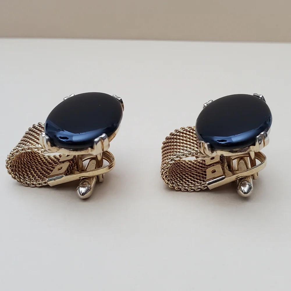 Cufflinks: Gold Tone Wrap Around with Oval Black Onyx